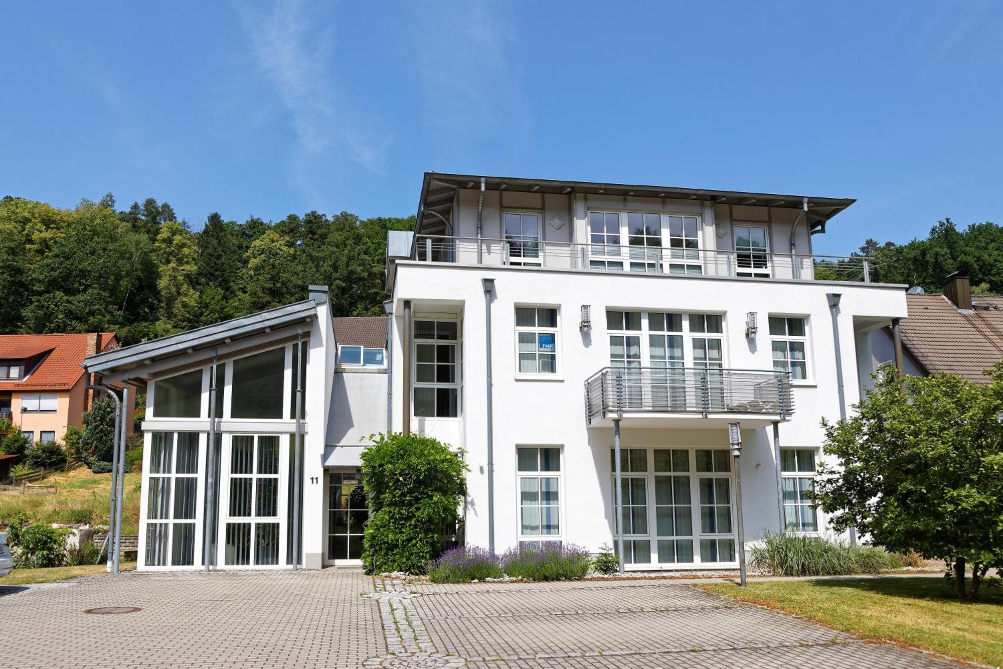 Grosszuegiges Helles Penthouse -Komplette Etage- Mit Balkon Und Stellplatz In Ruhiger Lage 쿨름바흐 외부 사진